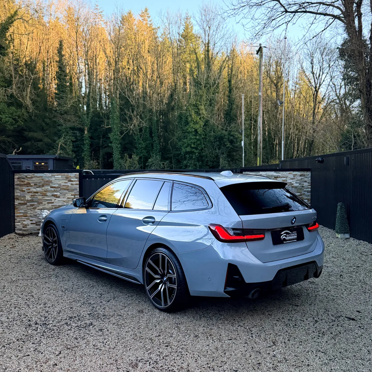 2023 (231) BMW 330e M-SPORT LCI TOURING PRO 290BHP - Image 3