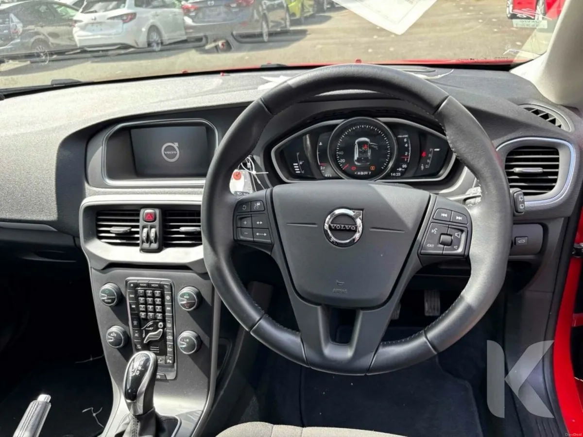 Volvo V40 FACTORY ALLOY WHEELS - CITY SAFETY - PAD - Image 3