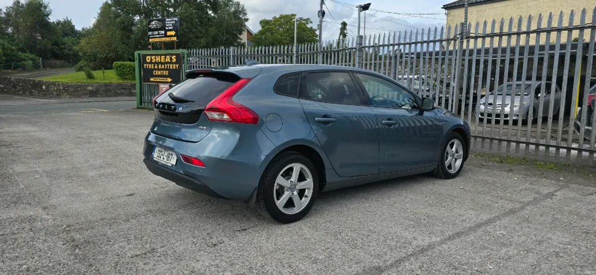 Volvo V40 - Image 4