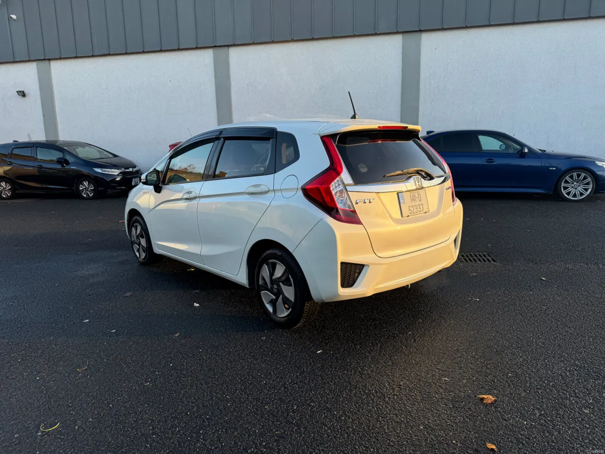 Honda Fit 2014 Automatic Hybrid 1.5 - Image 3