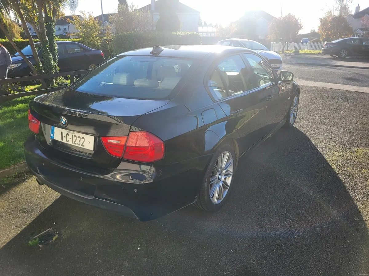 BMW 3-Series 2011 - Image 4