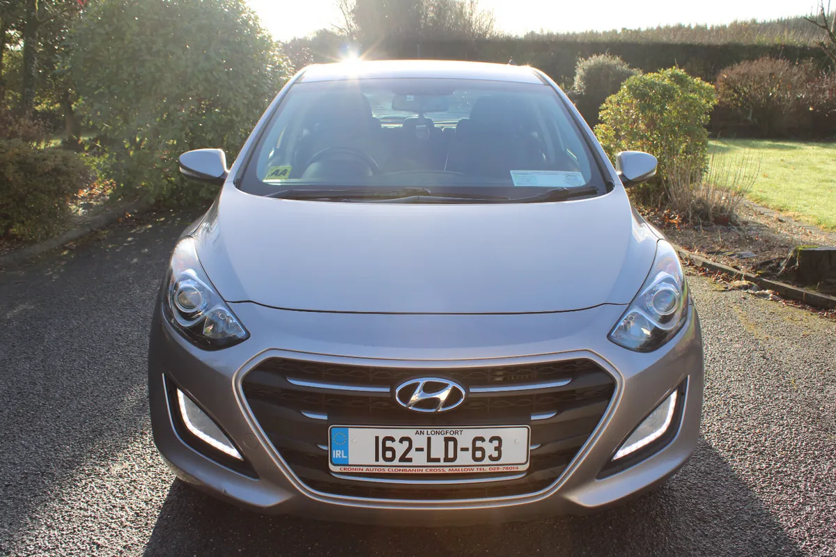 2016 (162) HYUNDAI i30 DELUXE 1.6 CRDI 5DR. - Image 2