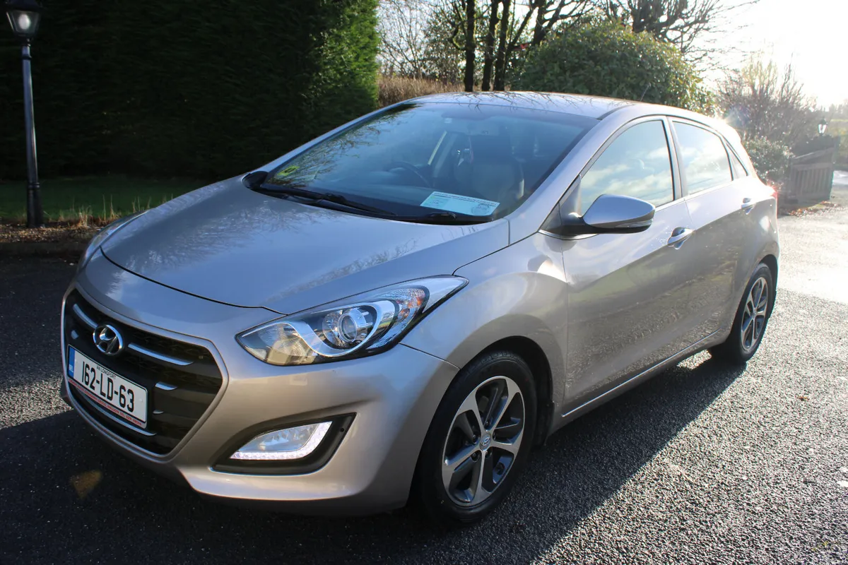 2016 (162) HYUNDAI i30 DELUXE 1.6 CRDI 5DR. - Image 3