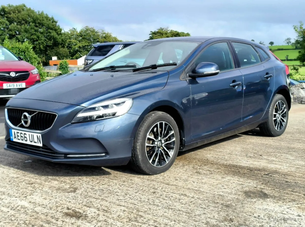 2016 Volvo V40 D3 Momentum 2.0 Diesel - Image 3