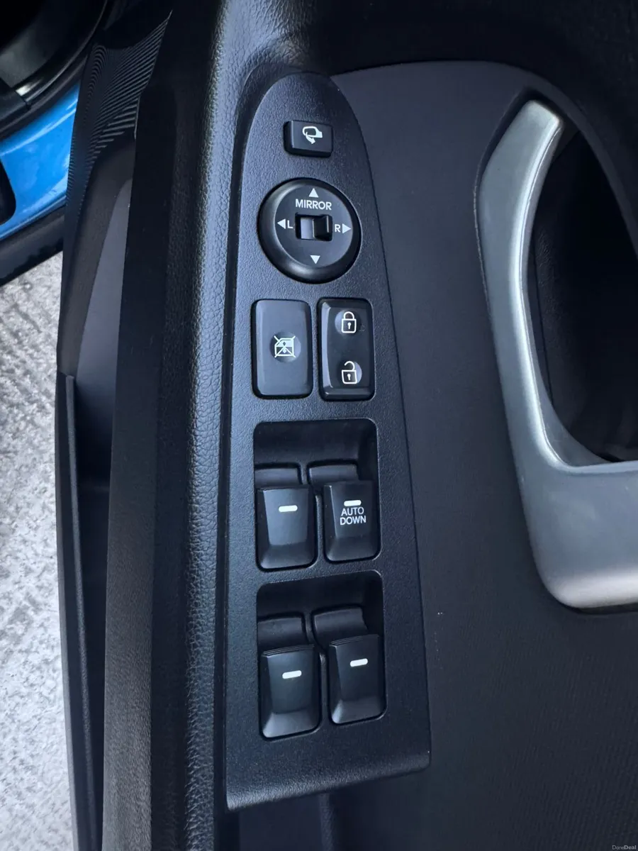 131 Kia Sportage 1.7D Low Miles High Spec - Image 3