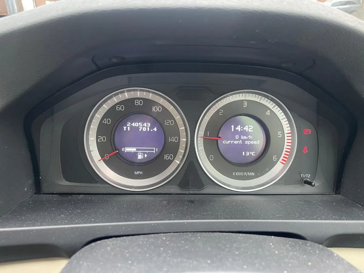 Volvo s60 Se Lux NCT Jul 26 - Image 4