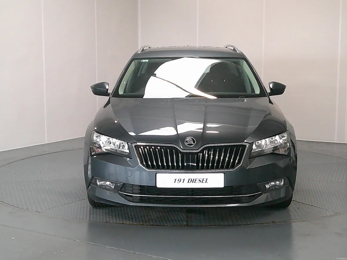 Skoda Superb 2019 - Image 2