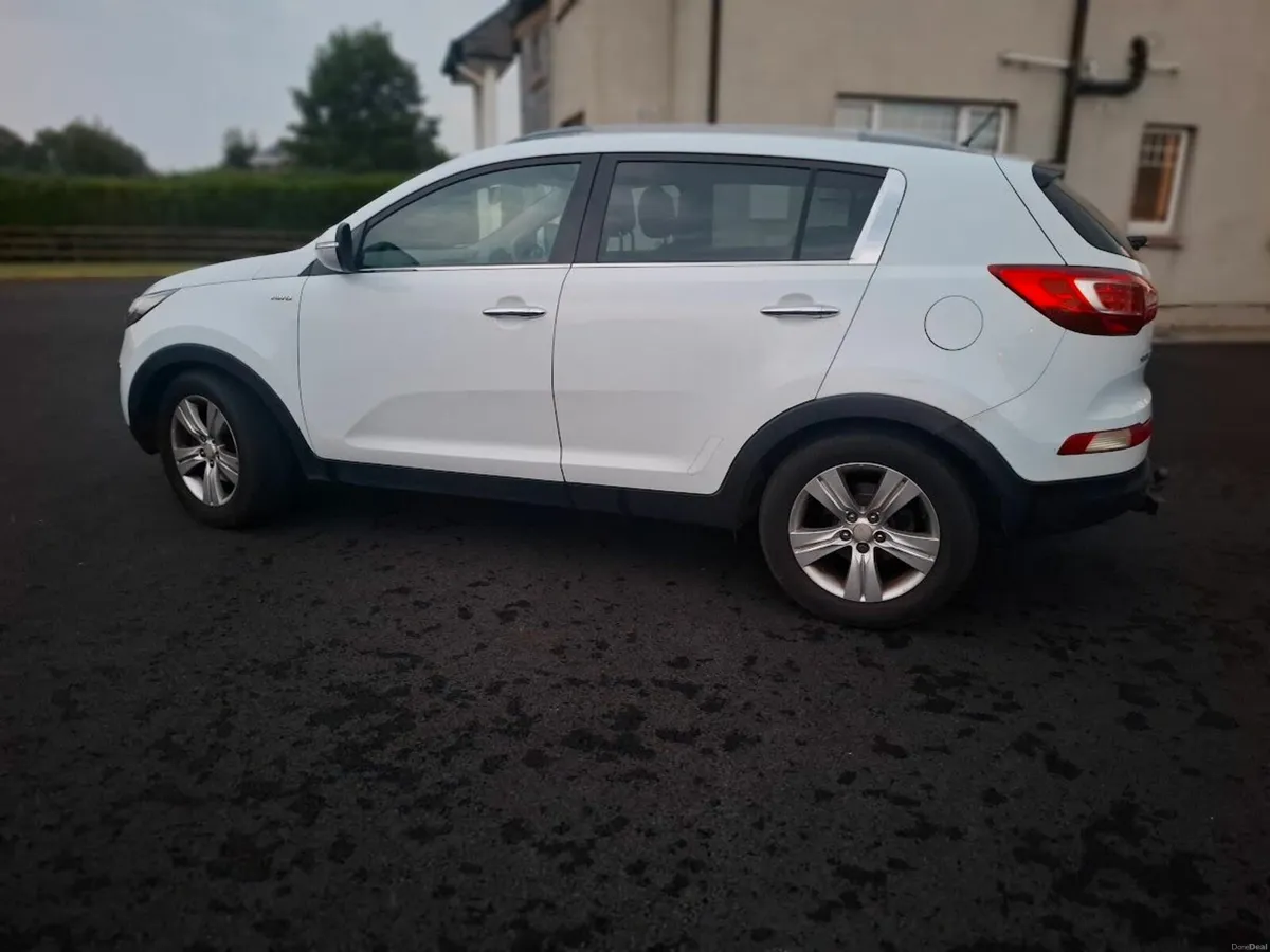 Kia Sportage 2011 - Image 2