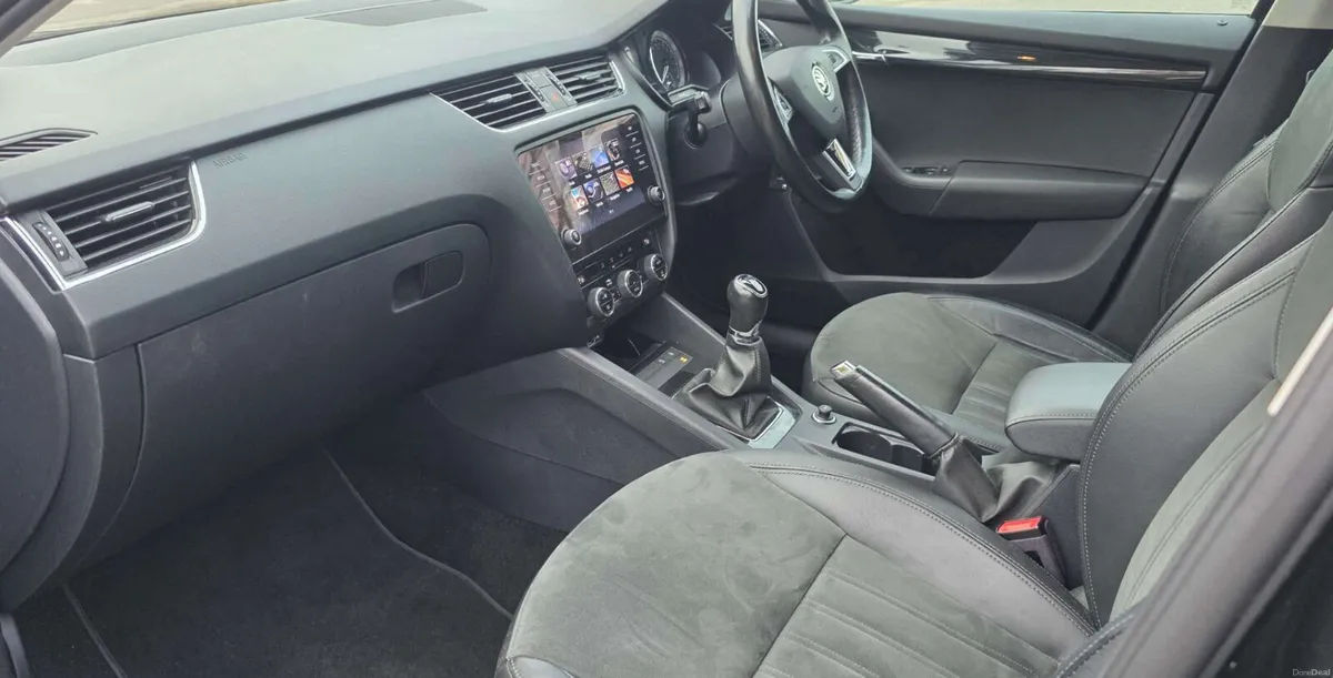 2018 - 182 Skoda Octavia 1.6 TDI Estate SE-L Top S - Image 4