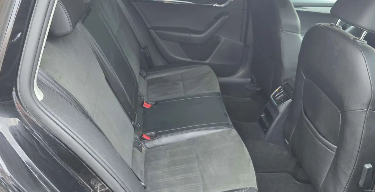 2018 - 182 Skoda Octavia 1.6 TDI Estate SE-L Top S - Image 3