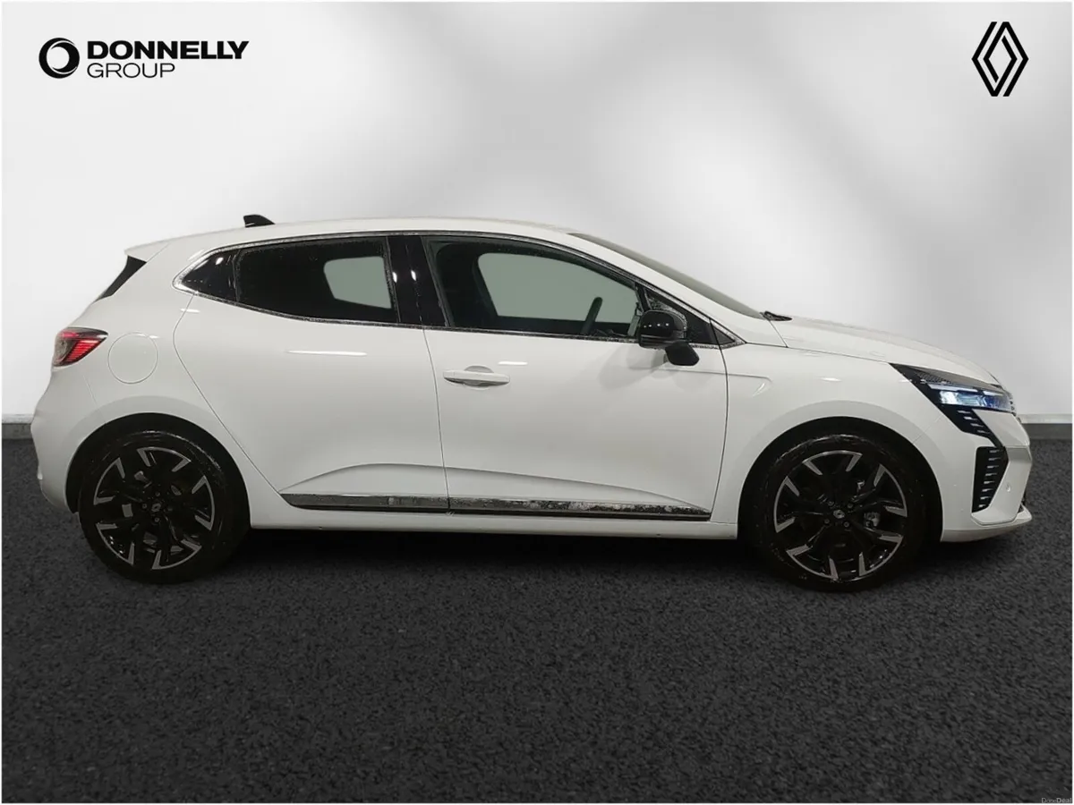 Renault Clio Hatchback Techno - Image 3