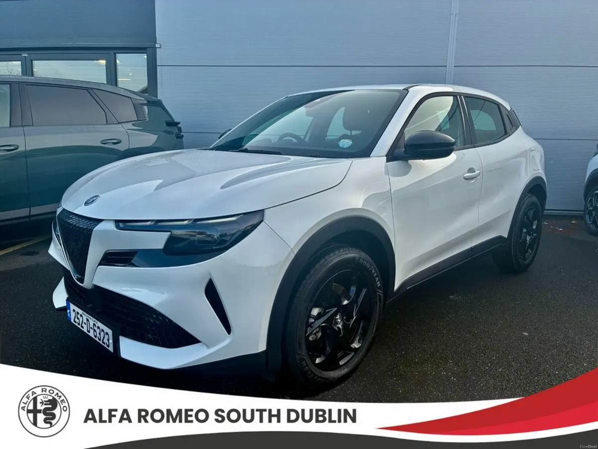 Alfa Romeo Junior Ibrida, Mild-Hibrid Petrol Autom - Image 1