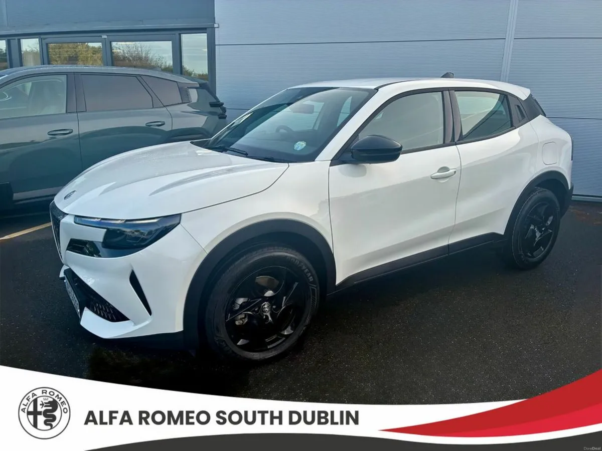 Alfa Romeo Junior Ibrida, Mild-Hibrid Petrol Autom - Image 3