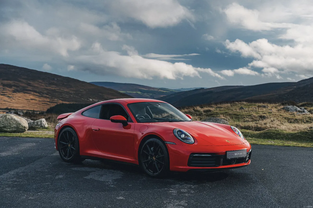 Porsche 911 Carrera 4 - Image 3