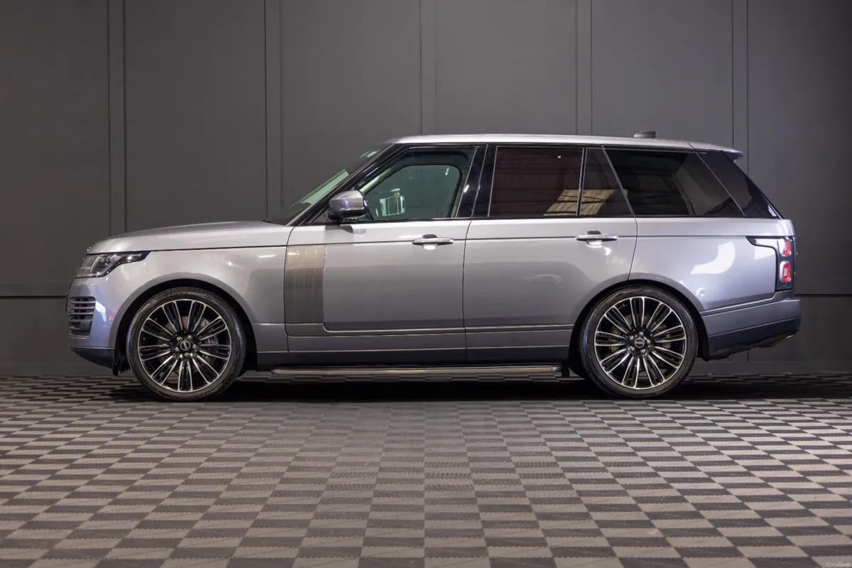 2021 Range Rover Vogue P400e - Image 3