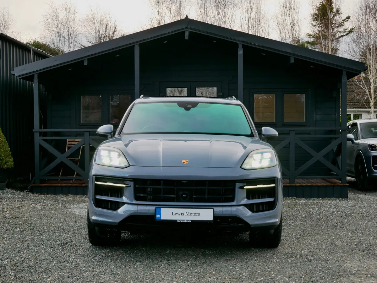2025 Porsche Cayenne E-Hybrid HIGH SPEC - Image 2