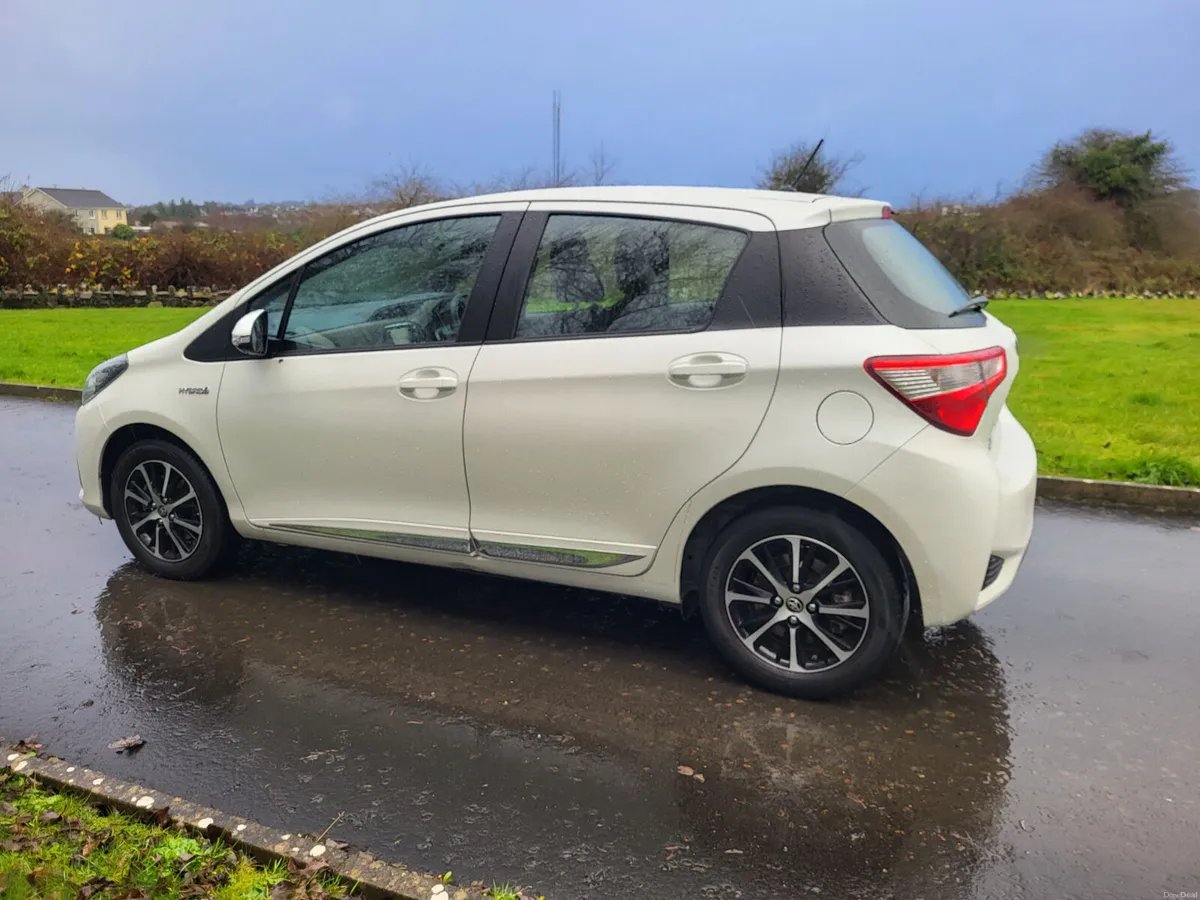 Toyota Yaris  Hybrid Automatic  2018 - Image 4
