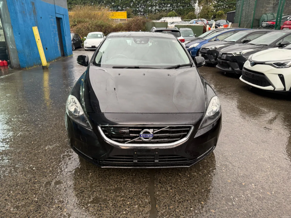 2014 Volvo V40 Automatic T4 - Image 3