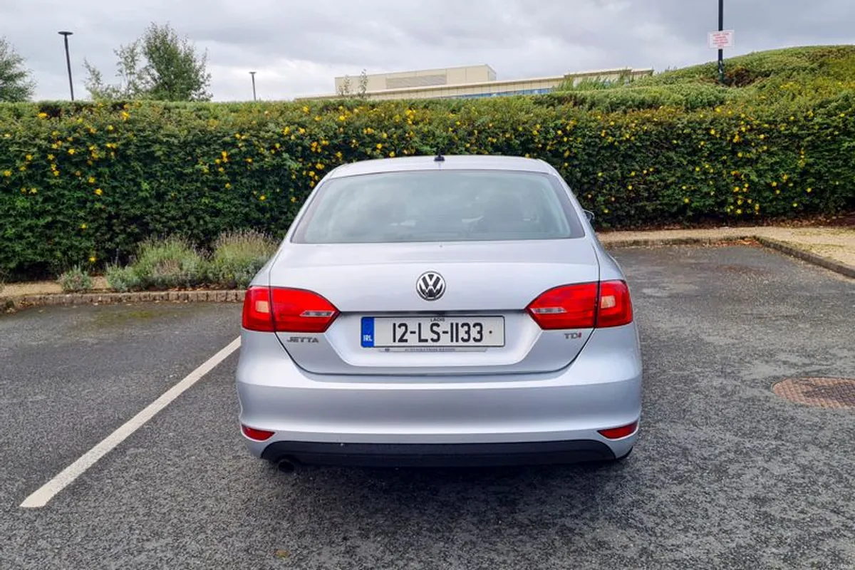 2012 Volkswagen Jetta - Image 2