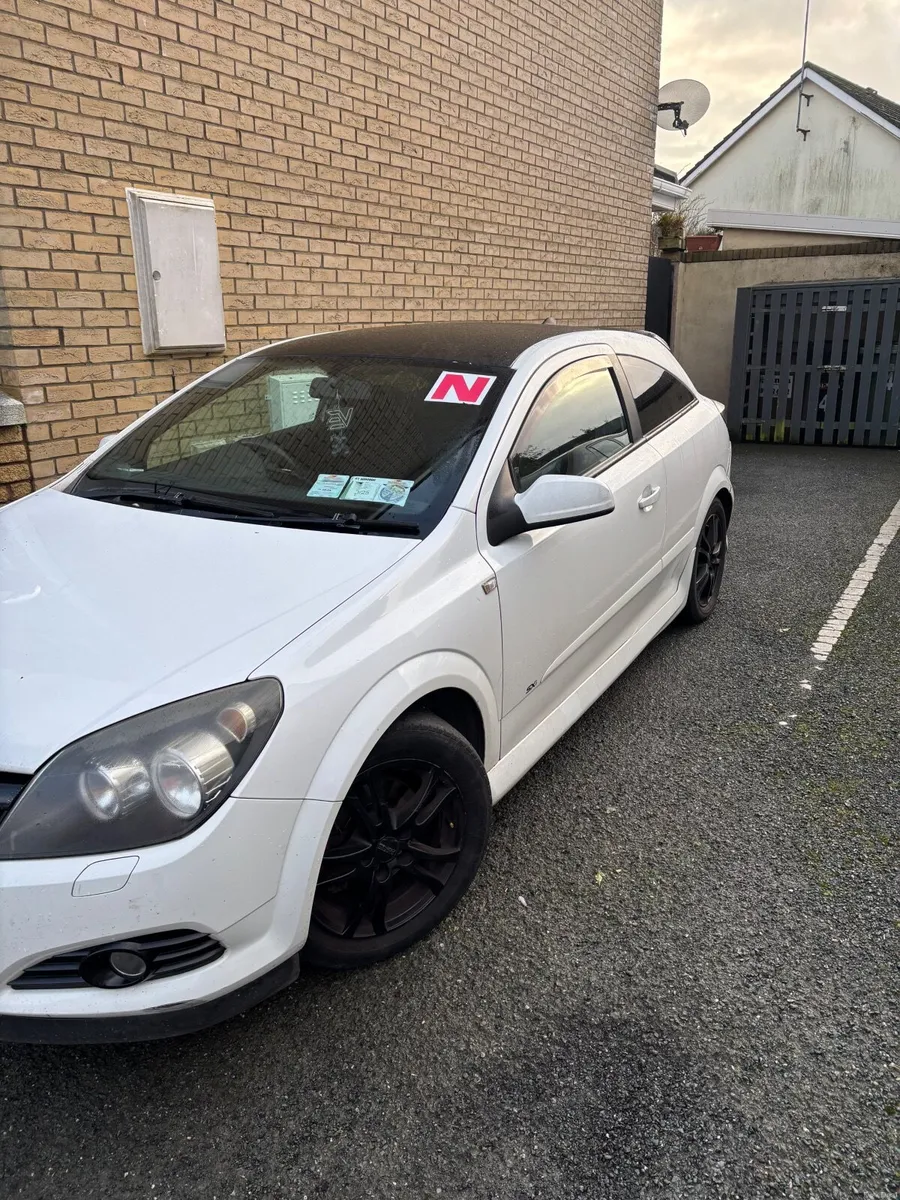 Opel Astra 2008 - Image 1