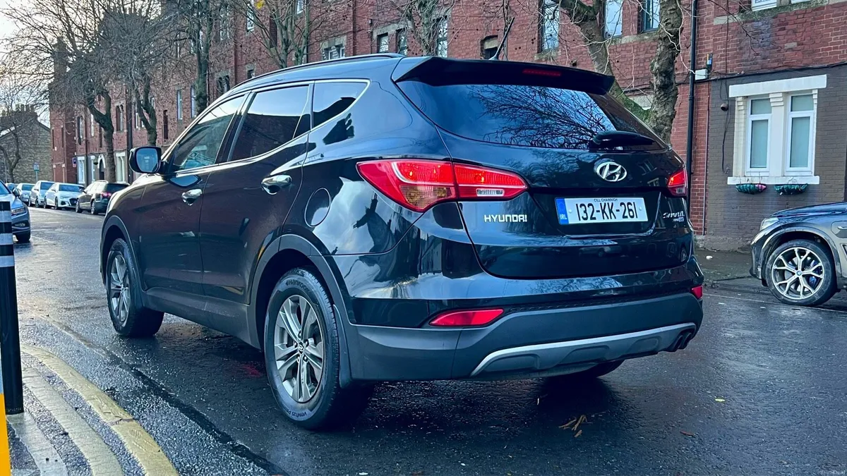 2013 Hyundai Santa Fe 4WD EXEC NCT 12/26 - Image 2