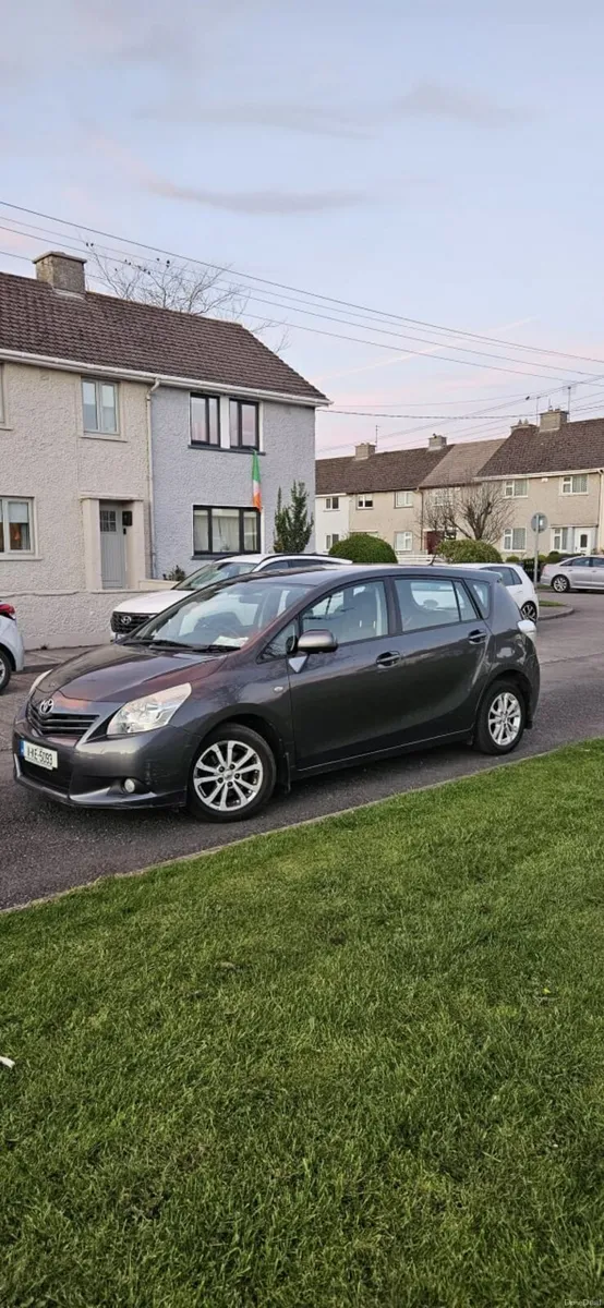 Minivan Toyota Verso.NCT 08/26 - Image 3