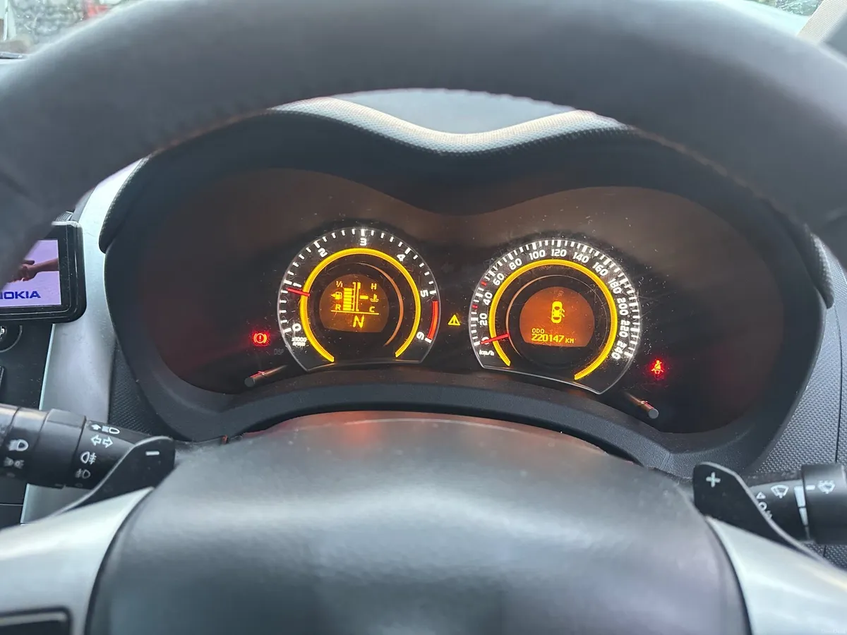 Toyota Auris 2011 Automatic - Image 3