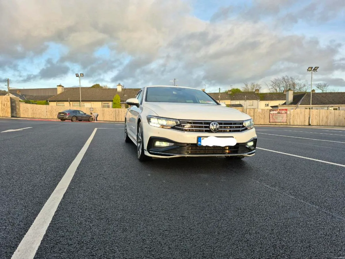 VOLKSWAGEN PASSAT R-LINE - Image 2
