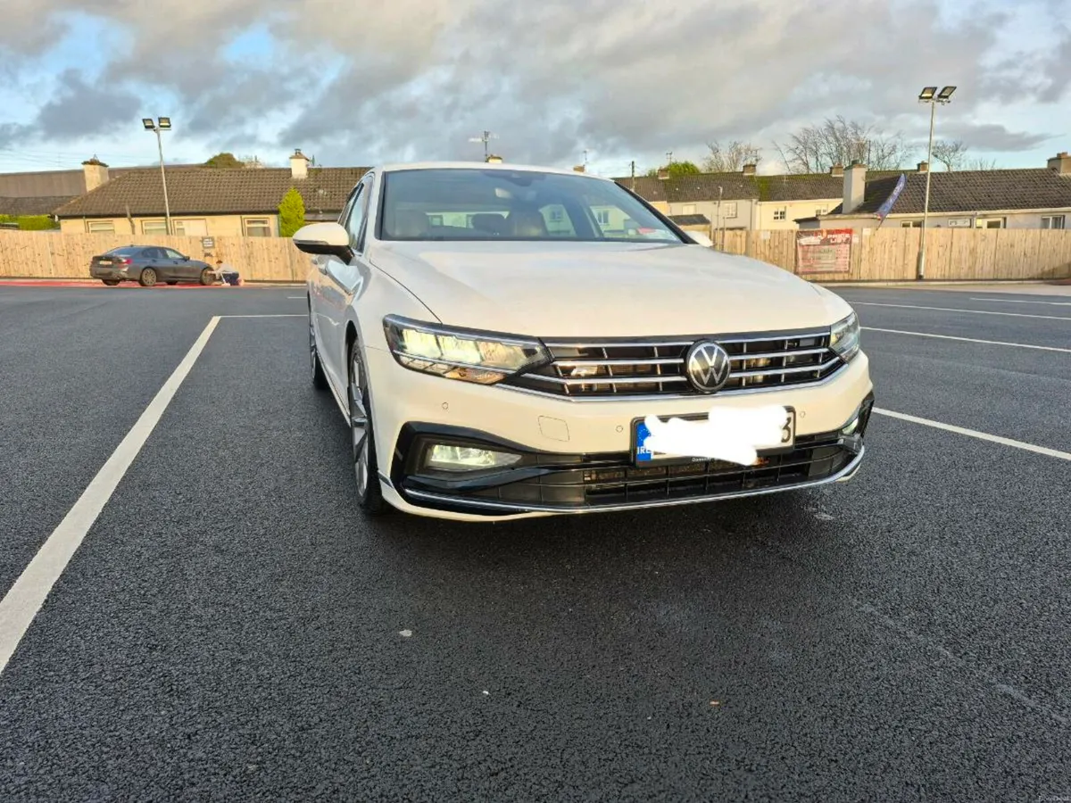 VOLKSWAGEN PASSAT R-LINE - Image 3