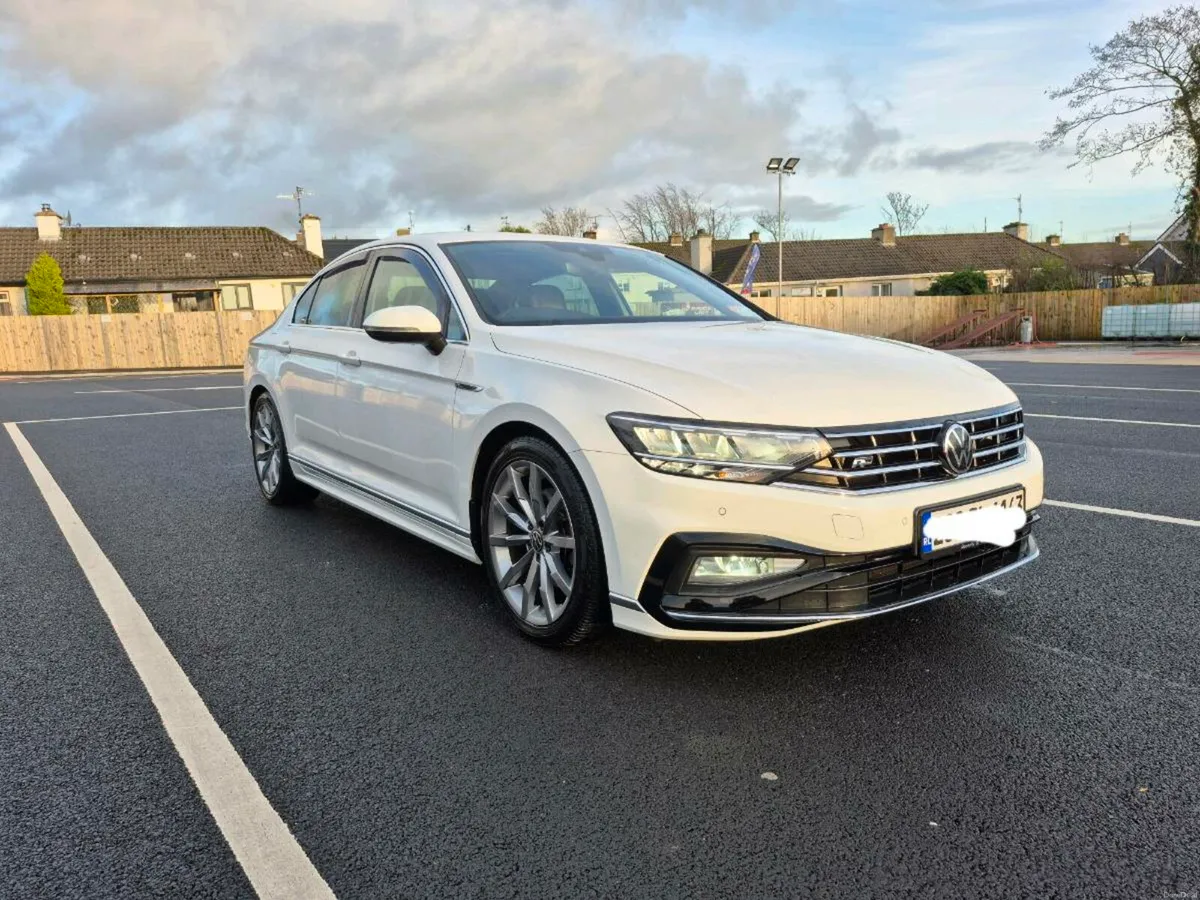 VOLKSWAGEN PASSAT R-LINE - Image 4