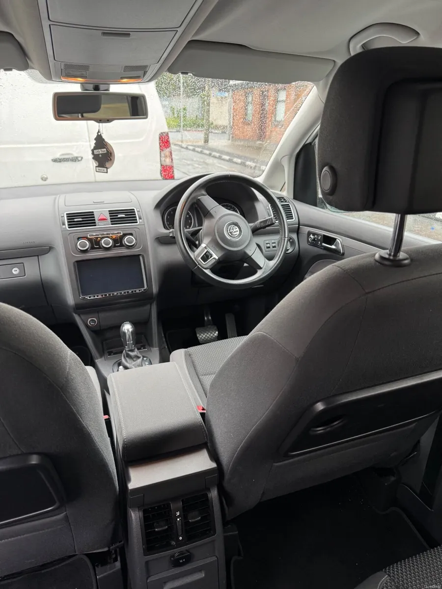 Volkswagen Touran 2013 - Image 2