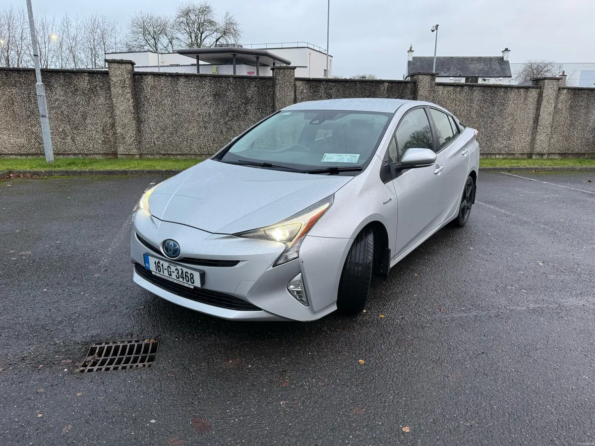 Toyota Prius with Toyota Warranty - Image 3