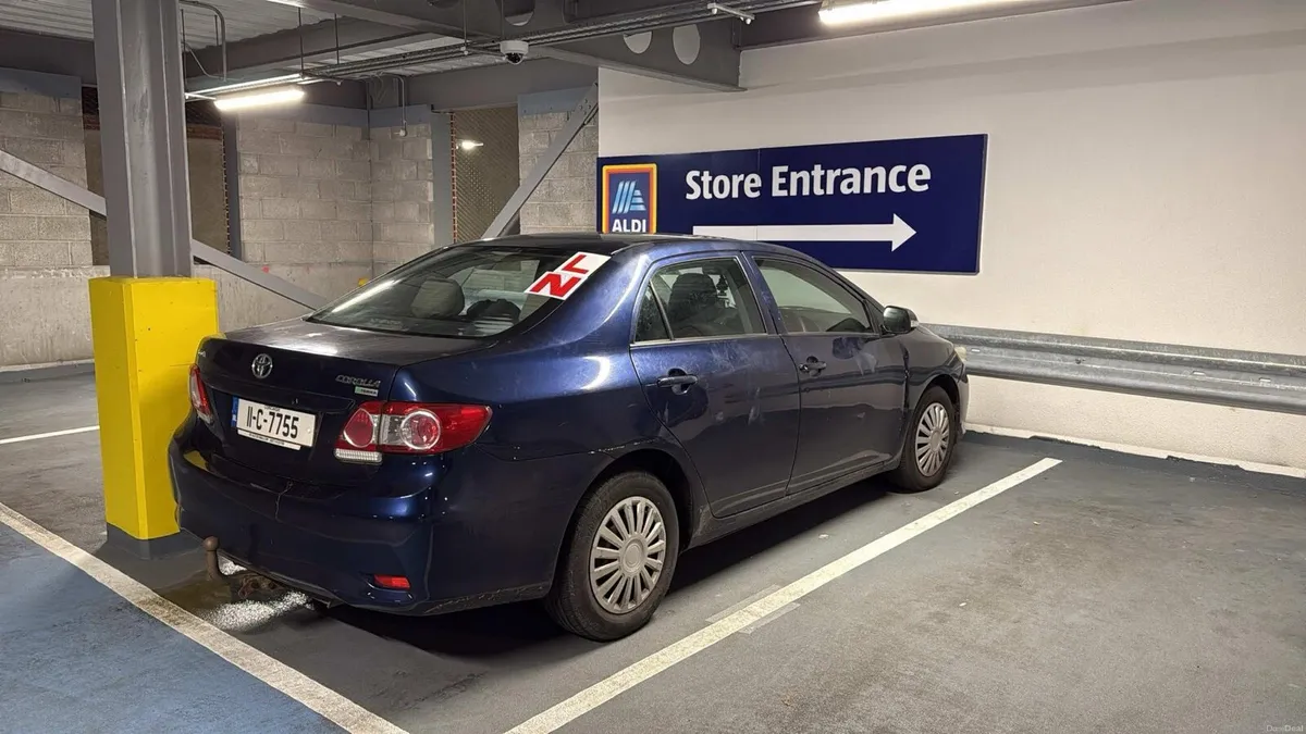 Toyota Corolla 2011 1.4 diesel manual - Image 3