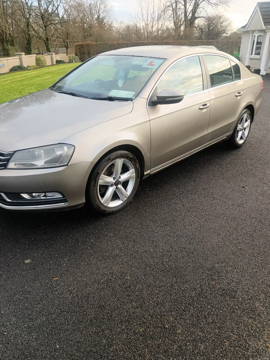 Volkswagen Passat 2012 - Image 2