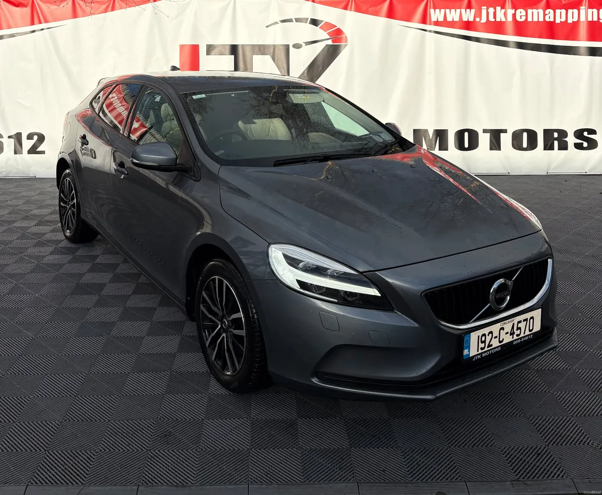 Volvo V40 2019 - Image 1