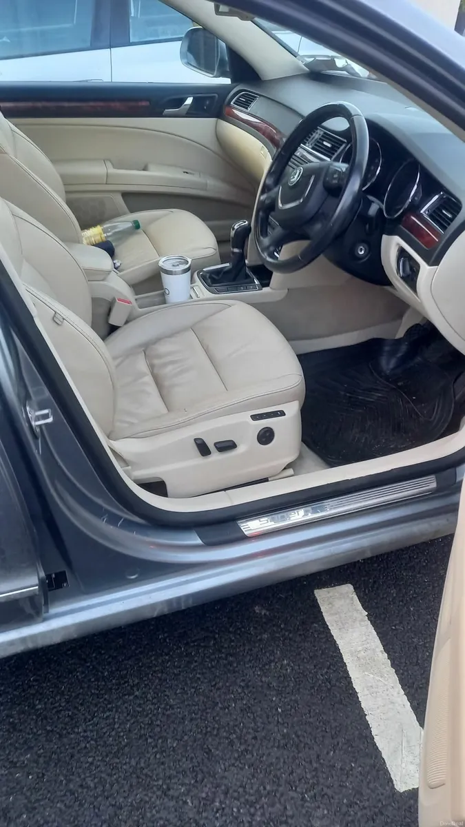 Skoda Superb 2010 - Image 2