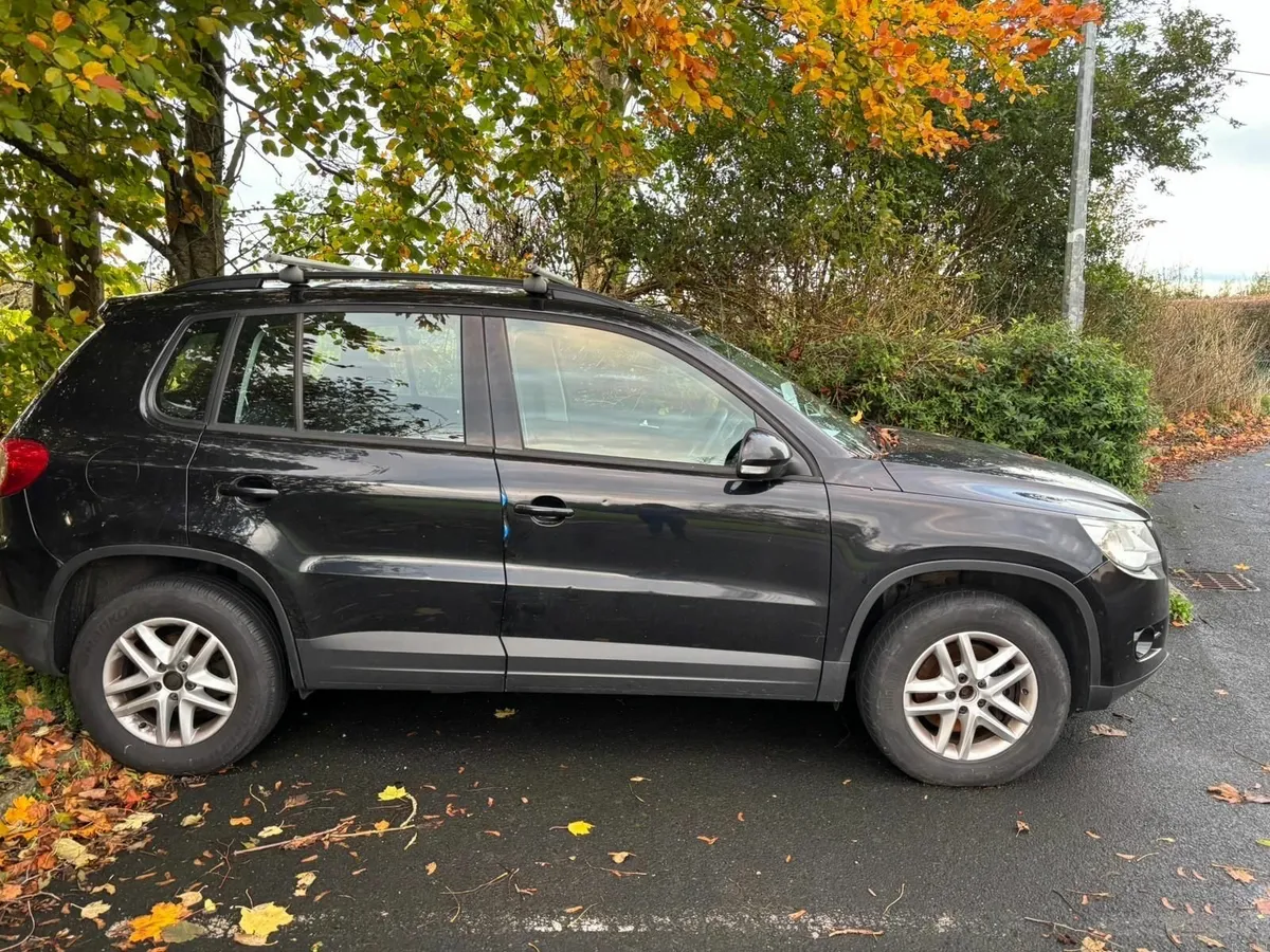 Volkswagen Tiguan 2011 - Image 2