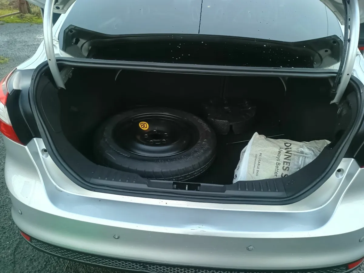 Ford Focus 2011 - Image 2