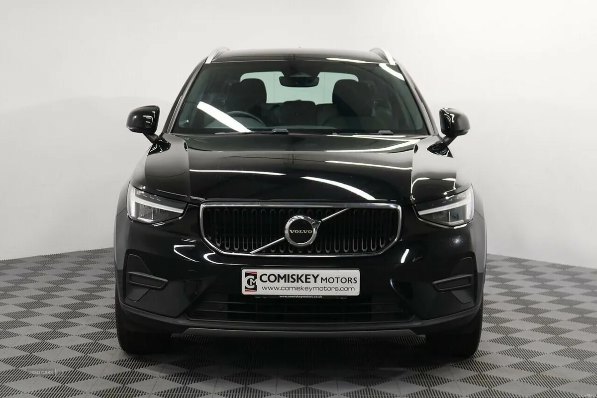 Volvo XC40 B3 MHEV Core - Image 2