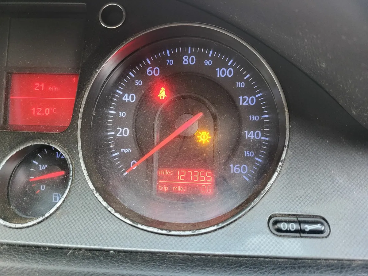 Volkswagen Passat 2007 - Image 2