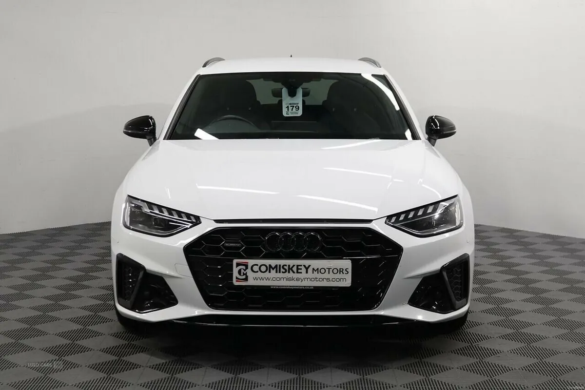 Audi A4 Avant TDI 40 Black Edition S Tronic Quattr - Image 2