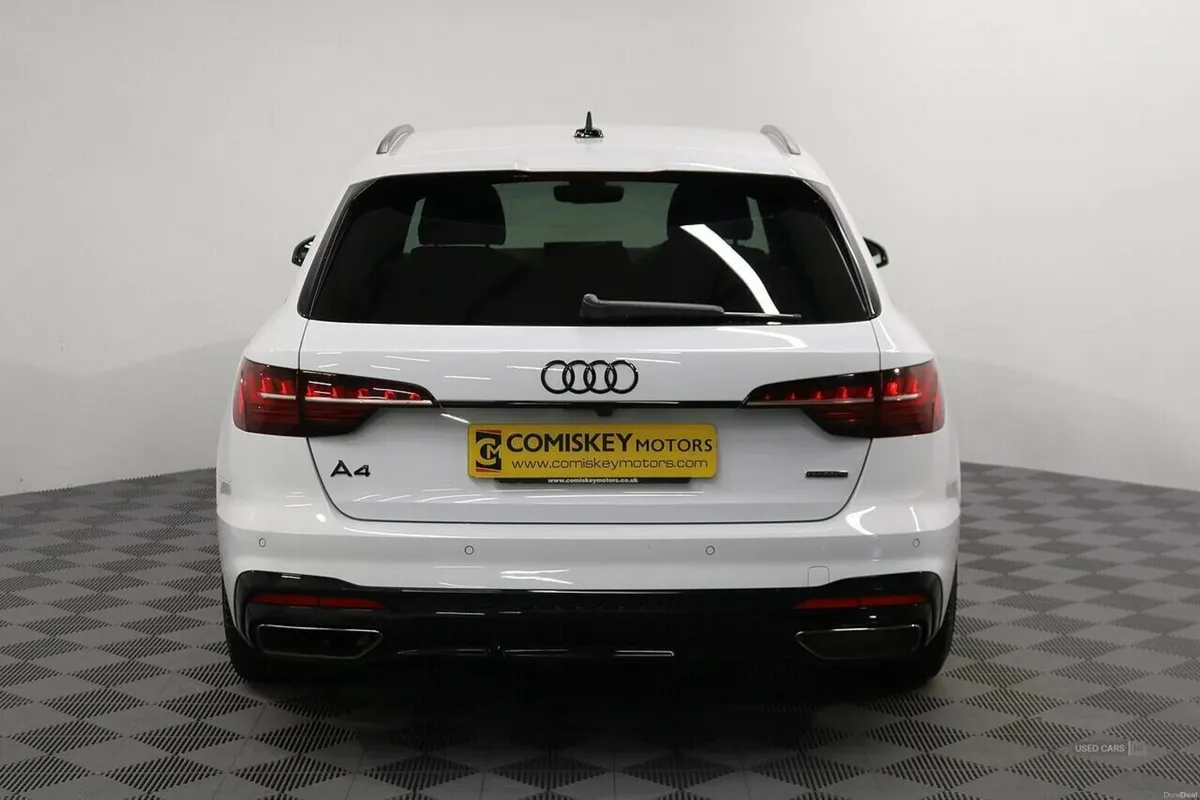 Audi A4 Avant TDI 40 Black Edition S Tronic Quattr - Image 5