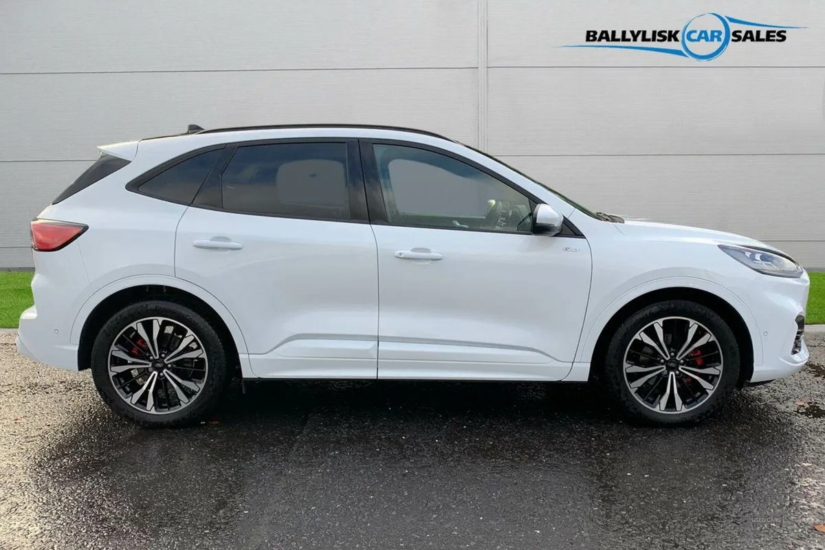 Ford Kuga 2.5h FHEV ST-Line X Edition 190PS in Whi - Image 3