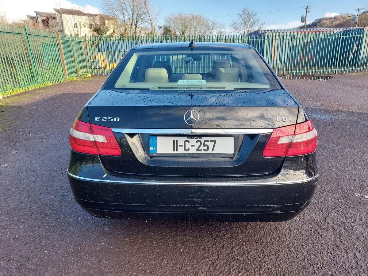 Mercedes E250 - Image 3