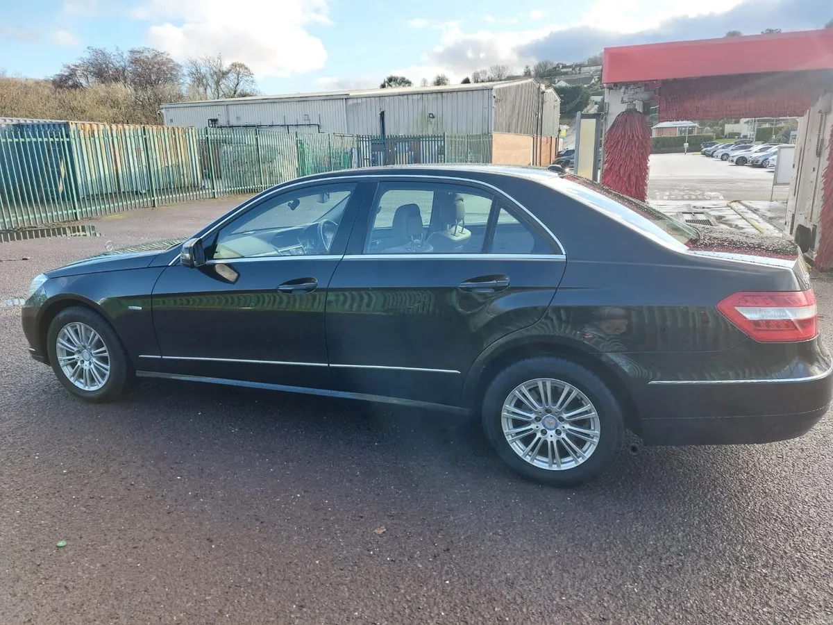 Mercedes E250 - Image 4