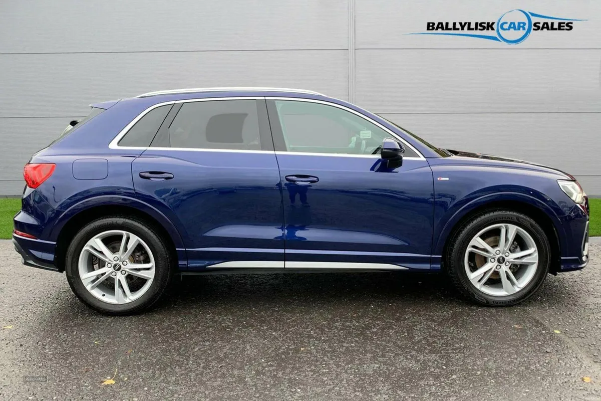 Audi Q3 1.5 TFSI 35 S line S Tronic in Blue with 3 - Image 3