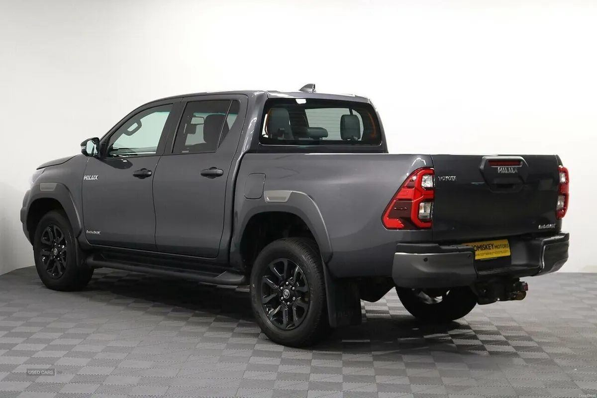 Toyota Hilux D-4D Invincible X - Image 4