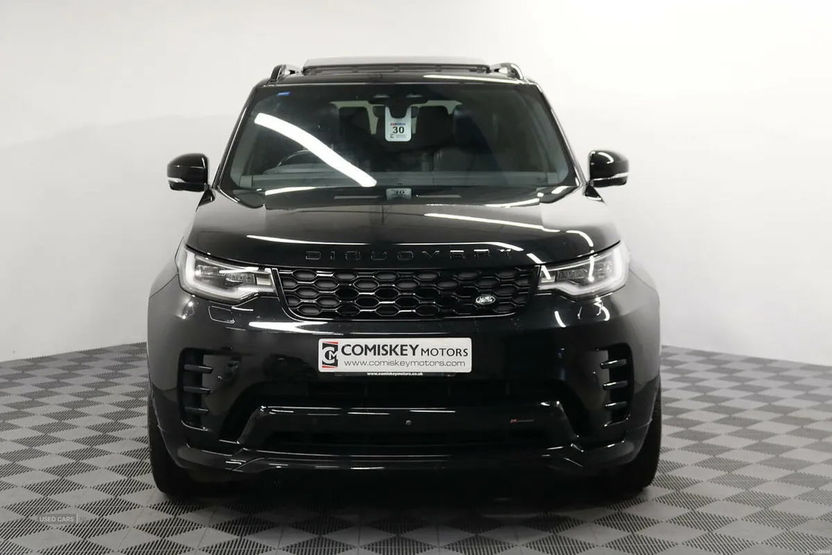 Land Rover Discovery D300 MHEV R-Dynamic SE Auto 4 - Image 2