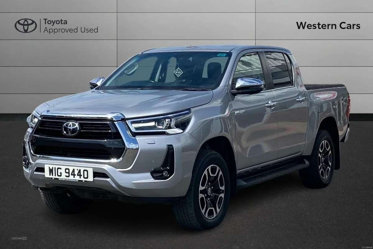 Toyota Hilux 2.8 D-4D Invincible Auto 4WD Euro 6 ( - Image 3