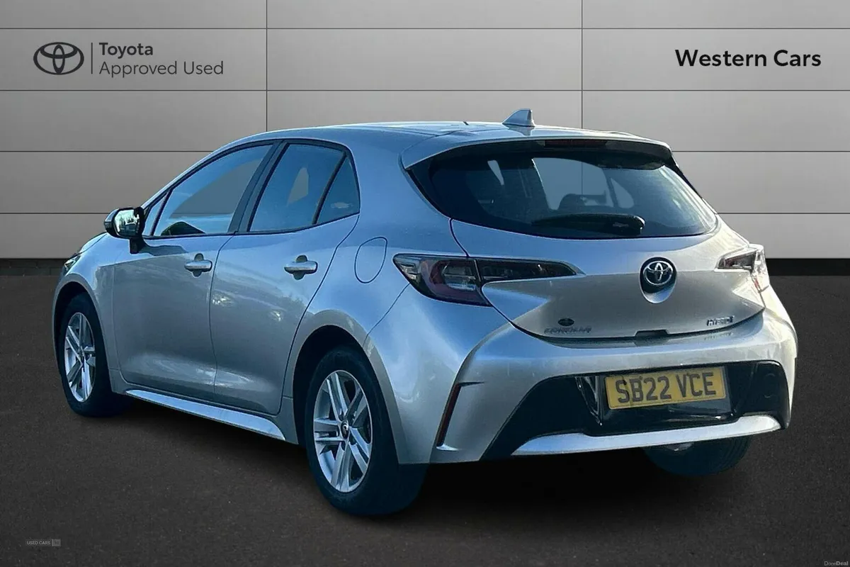 Toyota Corolla 1.8 VVT-h Icon CVT Euro 6 (s/s) 5dr - Image 4